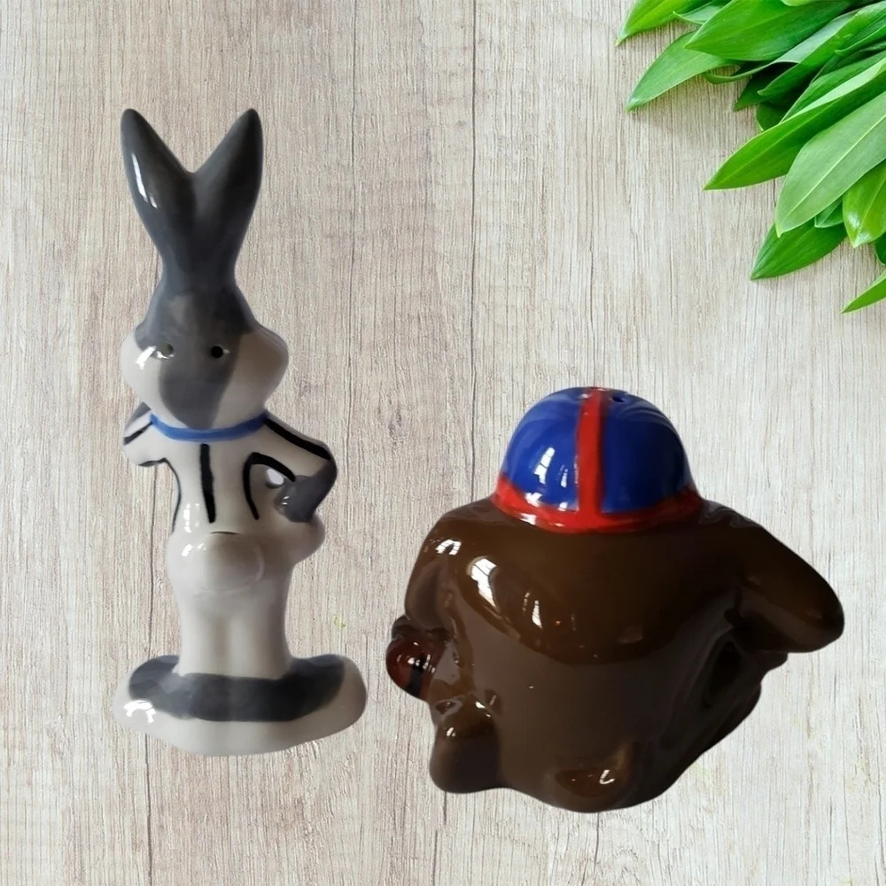Vintage Looney Tunes Taz and Bugs Bunny Salt and Pepper Shakers - Picture 2 of 11